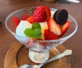 菌根菌、いちごをパフェに仕上げる “影のシェフ”
